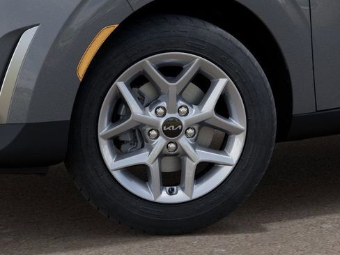 Used 2025 Kia Soul LX w/ LX Technology Package FWD image 9
