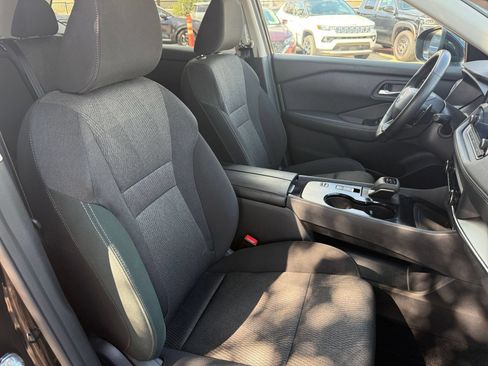 Used 2025 Nissan Rogue SV FWD image 33