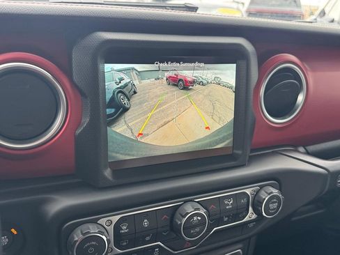 Used 2023 Jeep Wrangler Rubicon w/ Cold Weather Group AWD/4WD image 24