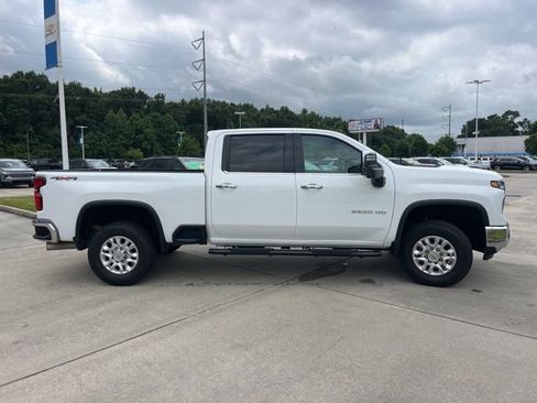 Used 2025 Chevrolet Silverado 2500 LTZ w/ LTZ Convenience Package AWD/4WD image 13