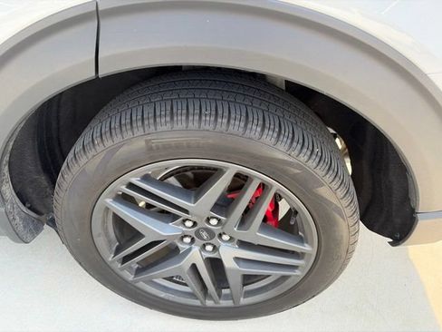 Used 2025 Ford Explorer ST-Line w/ Premium Package AWD/4WD image 4