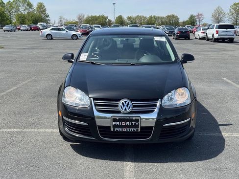 Used 2010 Volkswagen Jetta SE image 2