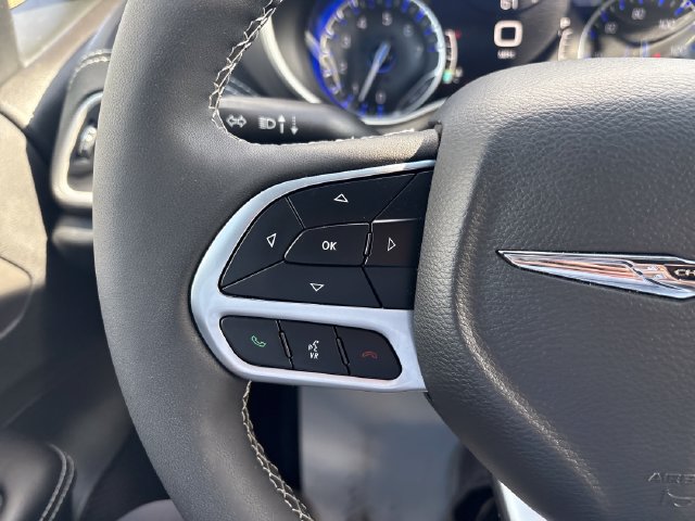 Used 2026 Chrysler Pacifica Select AWD/4WD image 11