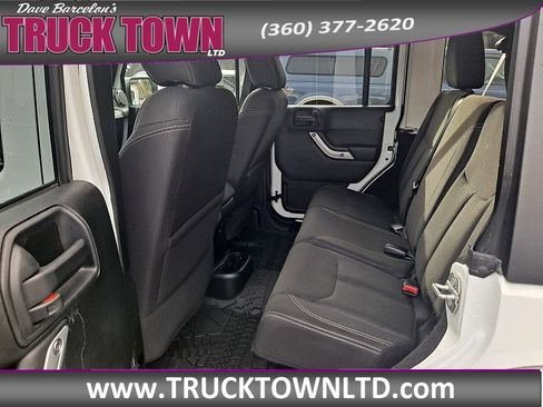 Used 2017 Jeep Wrangler Unlimited Sahara w/ Connectivity Group image 13