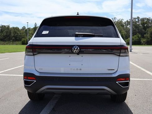 Certified 2025 Volkswagen Taos SE image 6