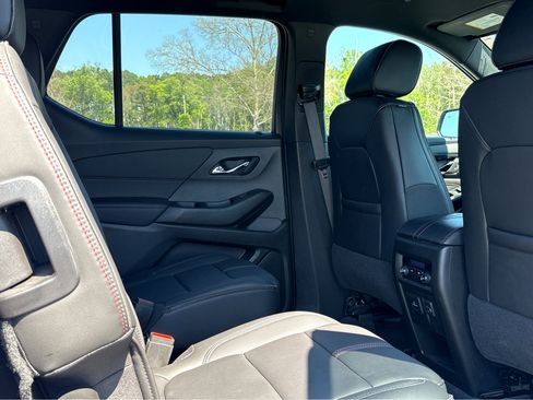 Used 2023 Chevrolet Traverse RS image 10