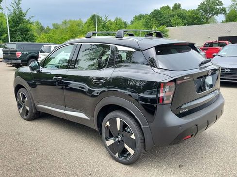 New 2025 Nissan Kicks SR image 3