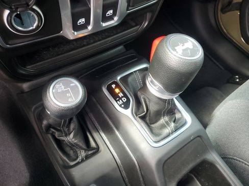 Used 2025 Jeep Wrangler Sport AWD/4WD image 19