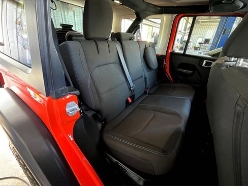 Used 2023 Jeep Wrangler Unlimited Rubicon 4xe image 17