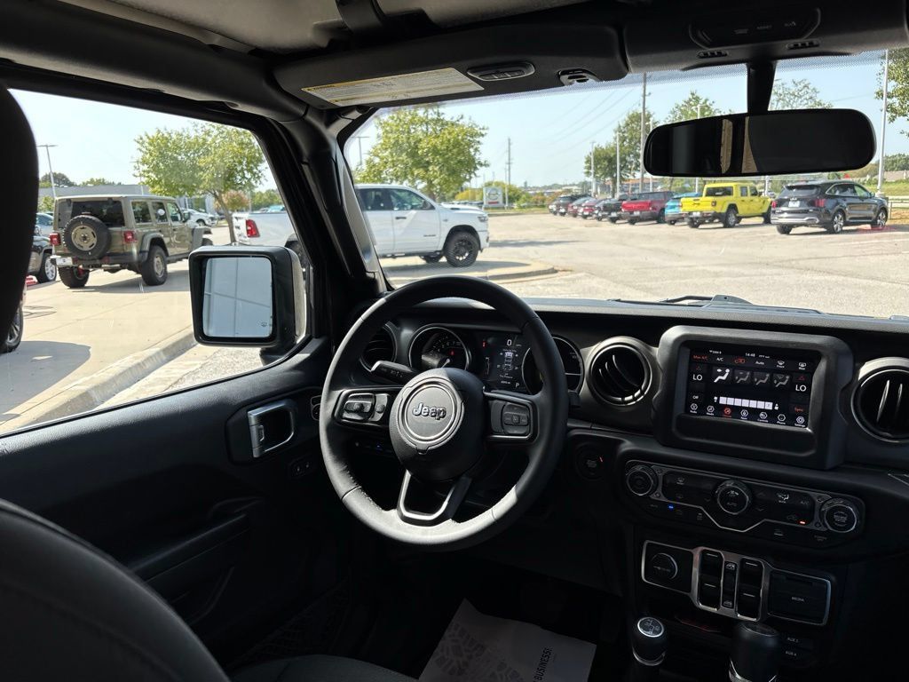 Used 2023 Jeep Wrangler Unlimited AWD/4WD image 22