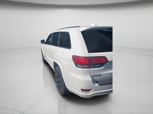 Used 2018 Jeep Grand Cherokee Altitude AWD/4WD image 9