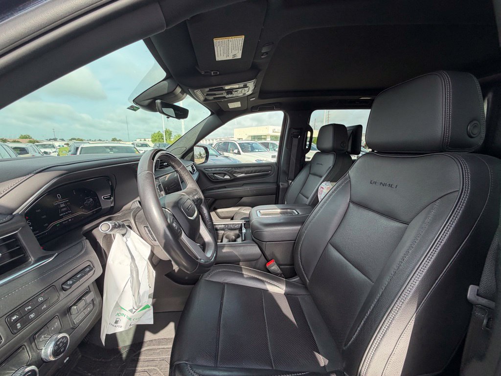 Used 2023 GMC Yukon XL Denali w/ Advanced Technology Package RWD image 9