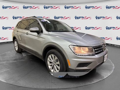 Used 2019 Volkswagen Tiguan S image 1