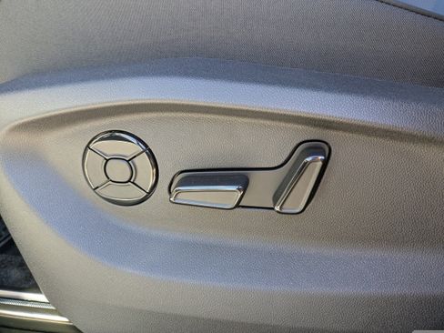 New 2026 Volkswagen Tiguan SE R-Line image 21