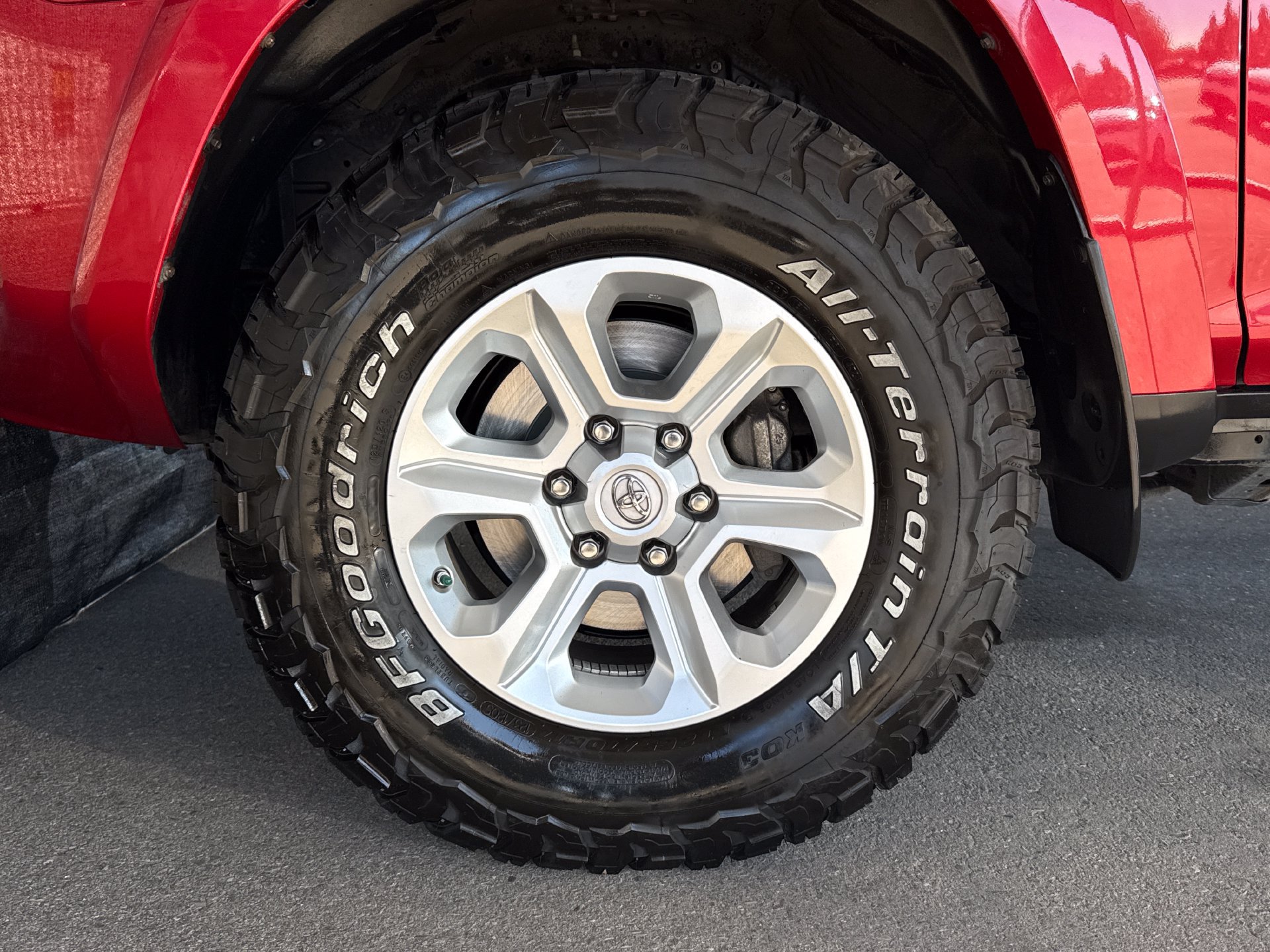 Used 2021 Toyota 4Runner SR5 AWD/4WD image 18
