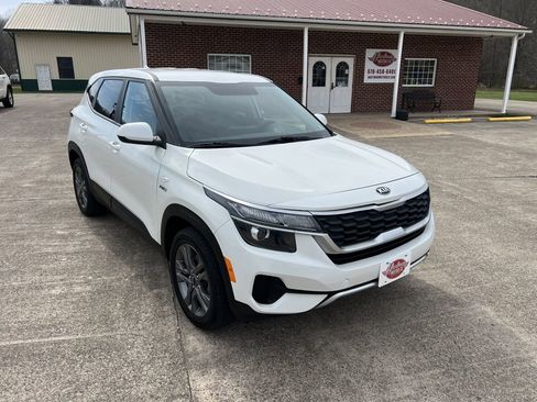 Used 2021 Kia Seltos LX image 2
