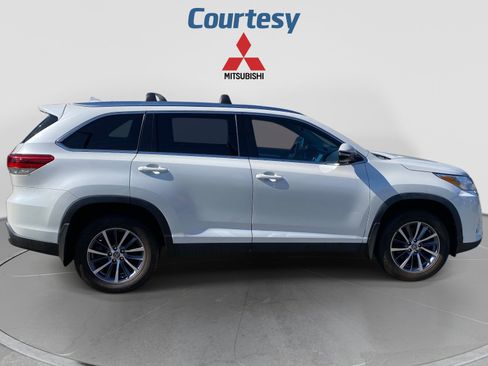 Used 2019 Toyota Highlander XLE AWD/4WD image 7
