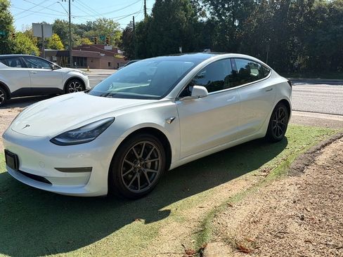 Used 2020 Tesla Model 3 Standard Range Plus RWD image 5