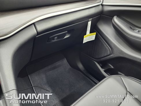 New 2025 Jeep Grand Cherokee Limited w/ Black Appearance Package image 14