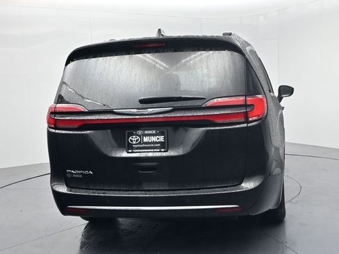 Used 2022 Chrysler Pacifica Touring-L FWD image 7