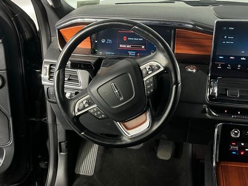 Used 2024 Lincoln Navigator Reserve AWD/4WD image 18