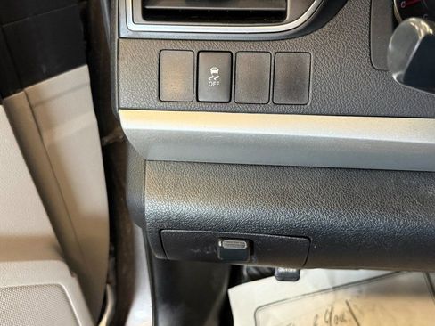 Used 2016 Toyota Camry SE image 17