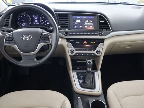 Used 2017 Hyundai Elantra SE w/ SE A/T Tech Package 03 FWD image 2