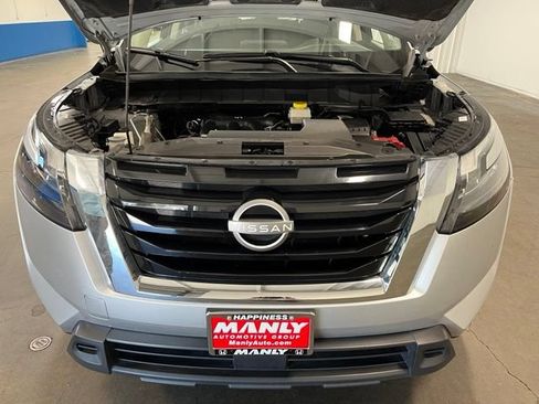 Used 2024 Nissan Pathfinder SV AWD/4WD image 8