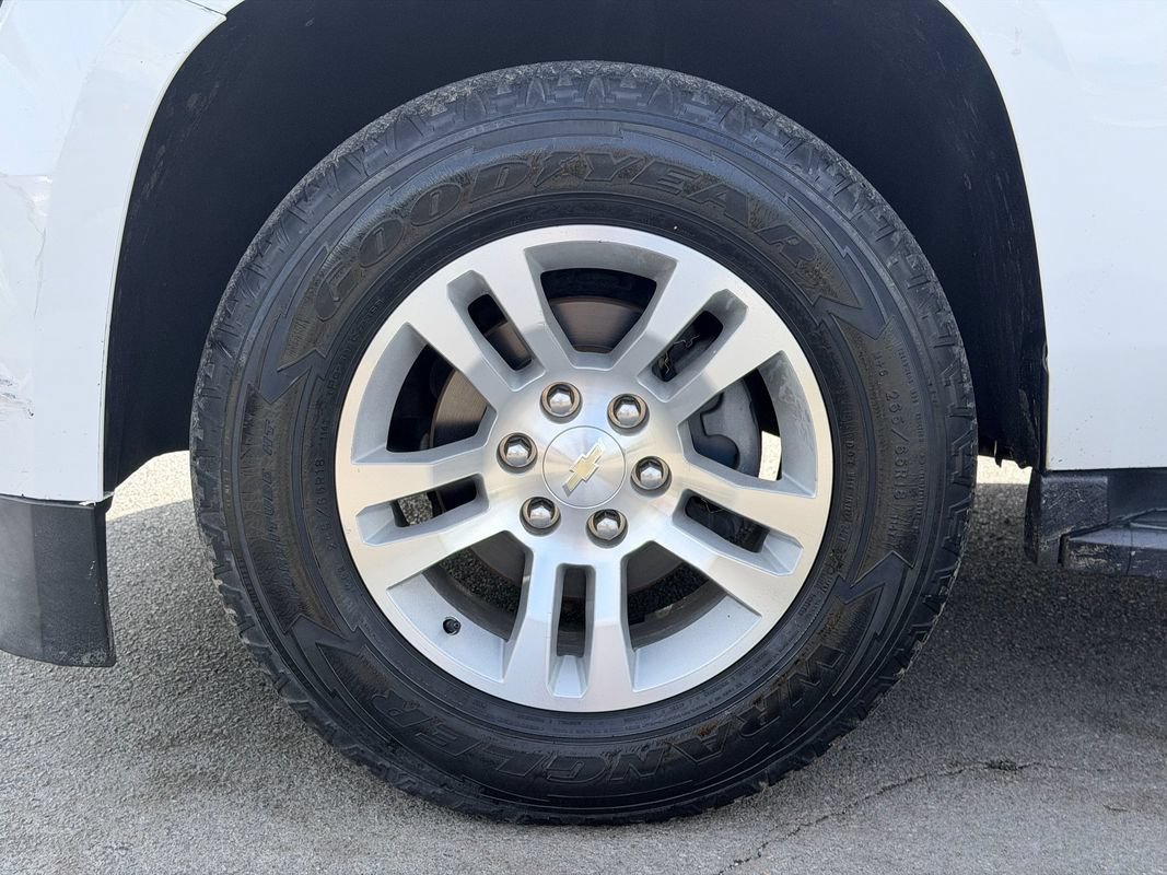 Used 2018 Chevrolet Suburban LT RWD image 27