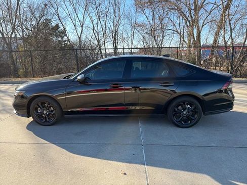 Certified 2025 Honda Accord SE image 2