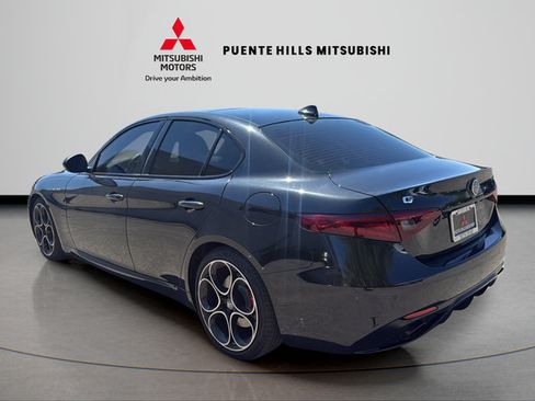 Used 2023 Alfa Romeo Giulia Veloce RWD image 7