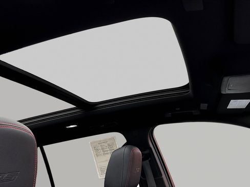 Used 2024 Chevrolet Traverse RS image 28