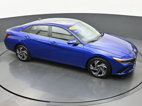 Certified 2025 Hyundai Elantra SEL image 31