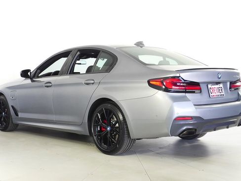 Used 2023 BMW 530e w/ M Sport Package image 9