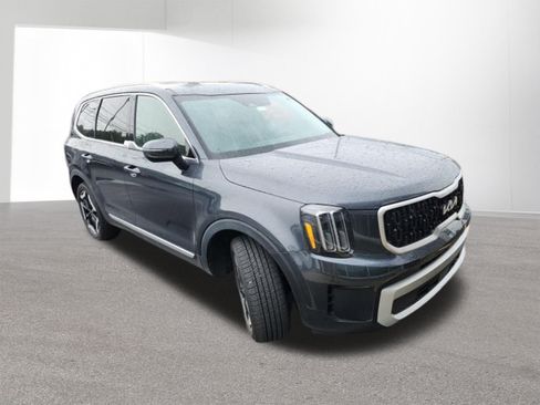 Certified 2024 Kia Telluride EX w/ EX Captain's Chair Package AWD/4WD image 2