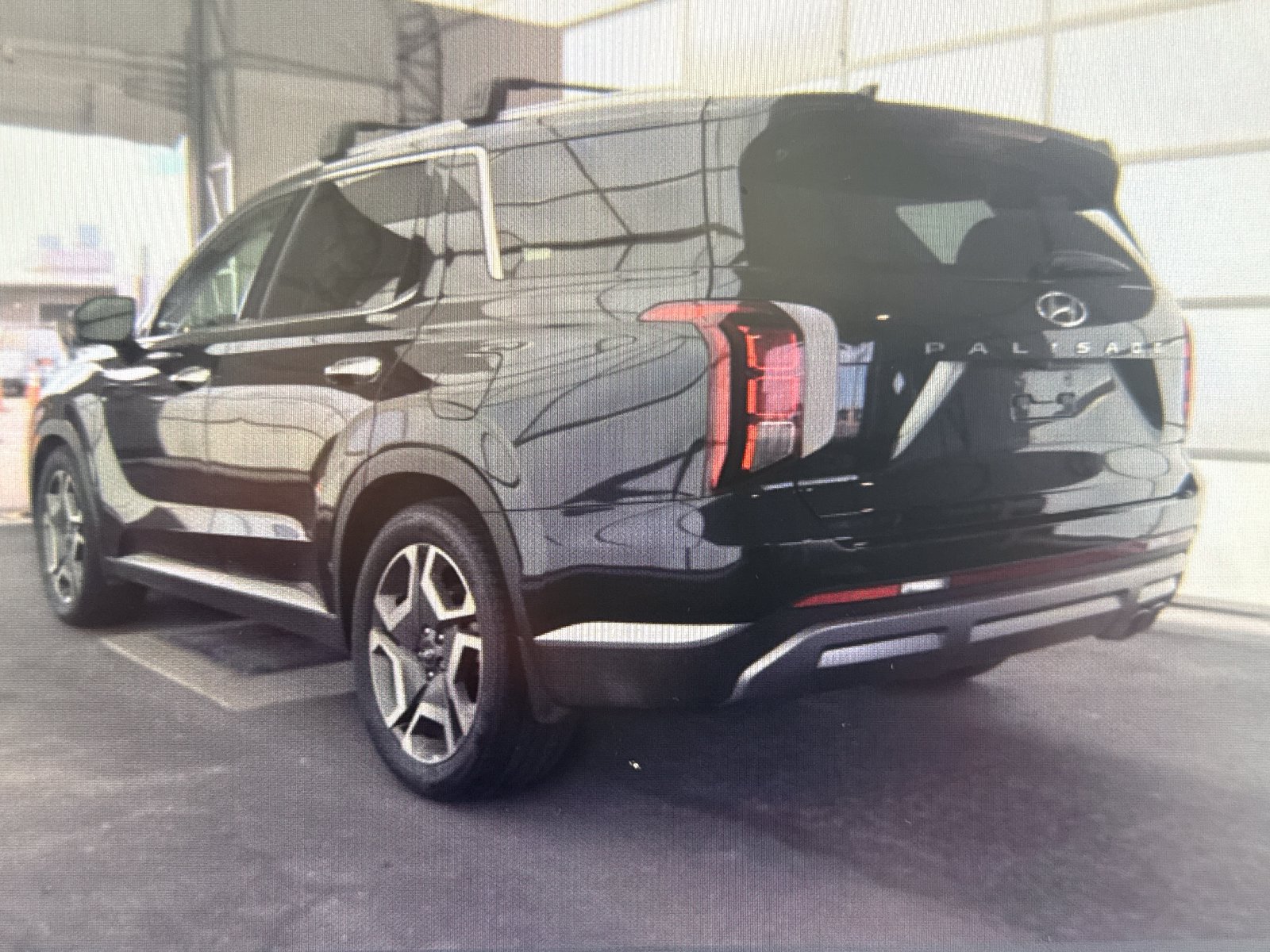 Used 2024 Hyundai Palisade SEL FWD image 3