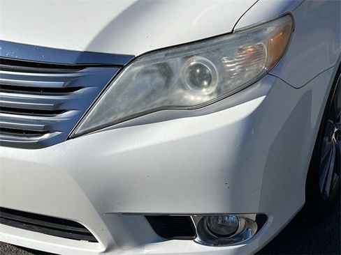 Used 2011 Toyota Avalon Limited image 10