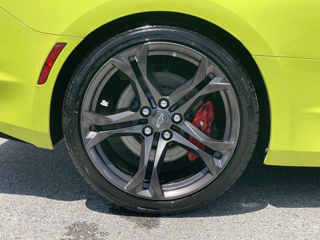 Used 2020 Chevrolet Camaro SS RWD image 31