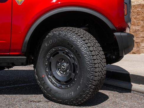 New 2025 Ford Bronco Badlands image 13