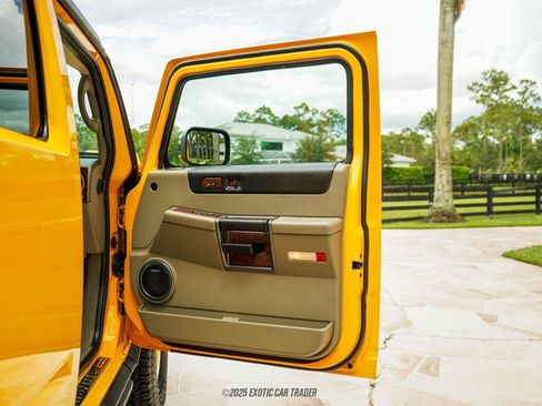 Used 2003 HUMMER H2 w/ Preferred Equipment Group image 40