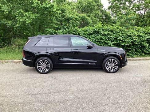 New 2026 Cadillac Vistiq Sport w/ LPO, Premium Carpet Package image 8