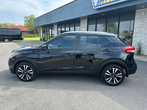 Used 2019 Nissan Kicks SV FWD image 4