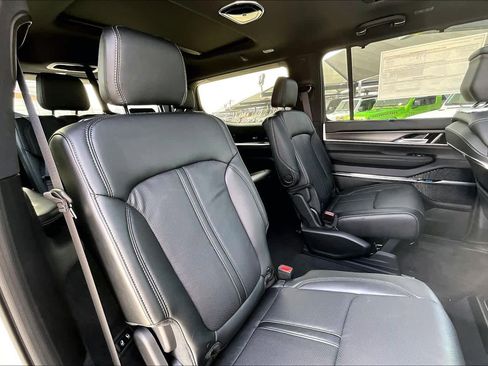 New 2026 Jeep Grand Wagoneer Summit image 22