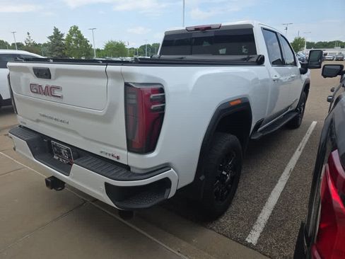 Used 2025 GMC Sierra 2500 AT4 w/ AT4 Premium Plus Package AWD/4WD image 3