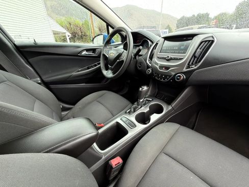 Used 2016 Chevrolet Cruze LT w/ Convenience Package FWD image 5