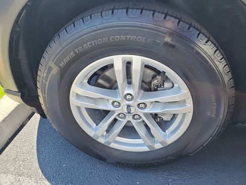 Used 2021 Ford Explorer XLT AWD/4WD image 9