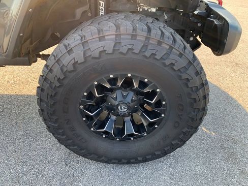 Used 2021 Jeep Gladiator Rubicon AWD/4WD image 12