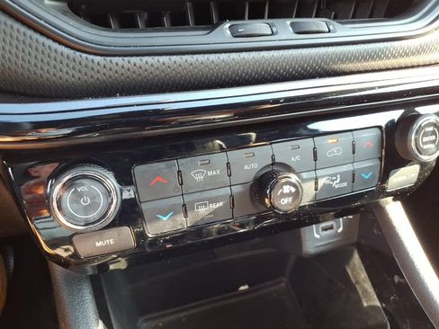 Used 2023 Jeep Compass Latitude w/ Convenience Group AWD/4WD image 18