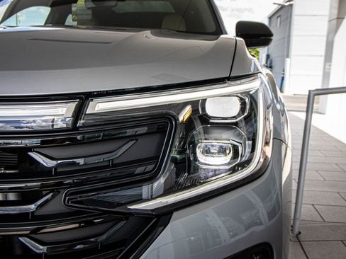New 2026 Volkswagen Atlas Cross Sport SEL R-Line AWD/4WD image 7