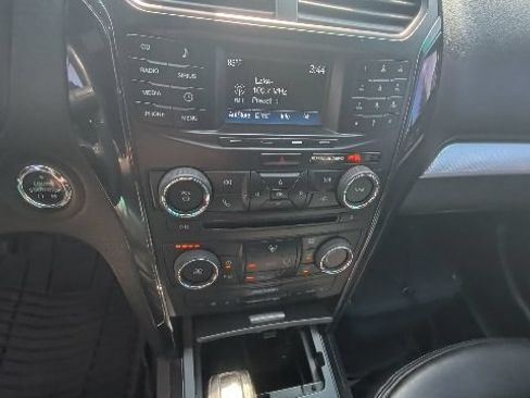 Used 2017 Ford Explorer XLT AWD/4WD image 11